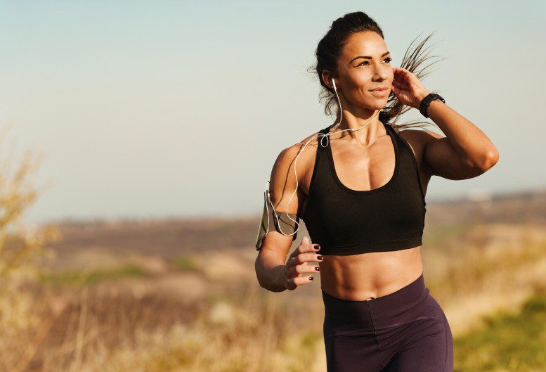 Mulher Correndo com Tênis da Nike